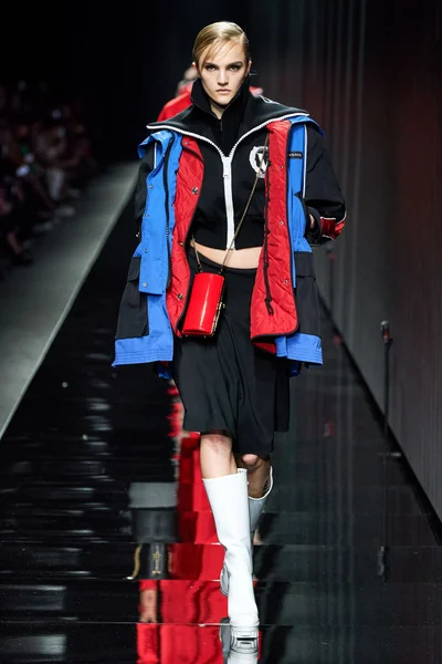 Look 25